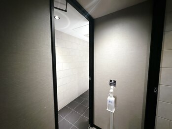 トゥウィーサロン 梅田(Tweesalon)/店外♪お手洗いございます