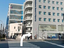 ラピスガーデン 東神奈川(LAPIS GARDEN)/交差点を渡りすぐ右へ国道沿いに