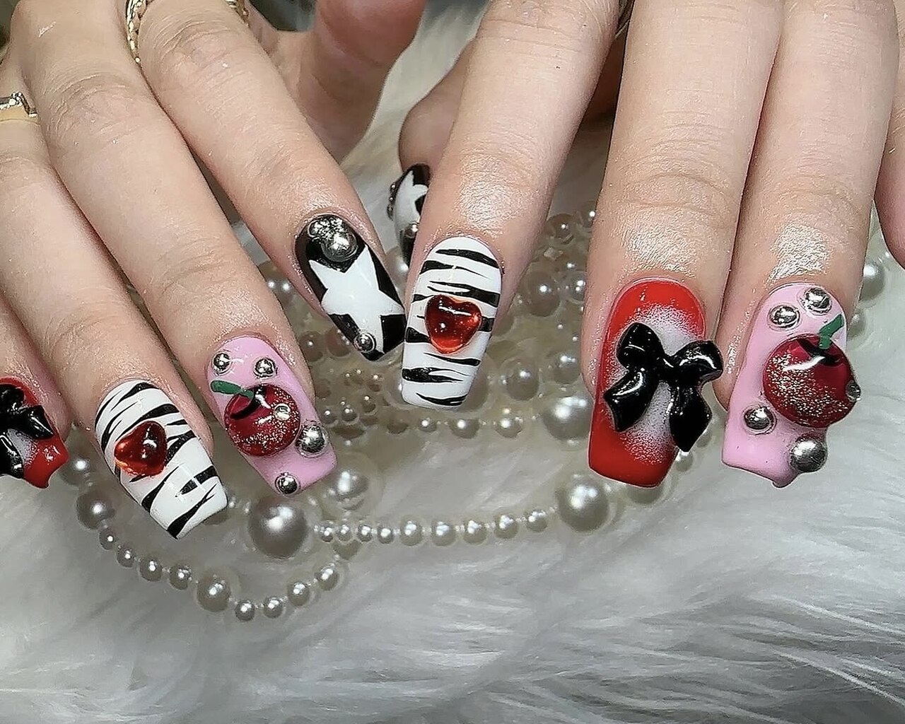 メタル チェーン スカルプ 赤 黒 y2k｜nail salon王妃の園所属