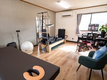 itona｜整体×マシンピラティスの雰囲気（落ち着いたワンルーム空間で、体と心にゆとりあるひとときを。）