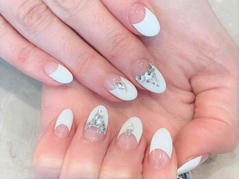 スーン(S∞N)の写真/【上品なフレンチネイル◇ラメライン込み￥6500/初回オフ無料】シンプルの中にさりげないオシャレさを♪