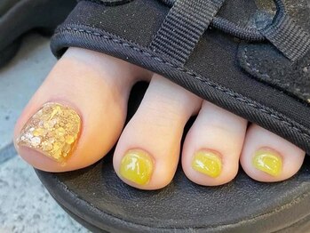 アミュレット(amulet)の写真/季節を楽しむ大人女性のオシャレは足元から♪トレンドデザイン多数ご用意!角質ケア付きフットネイル¥5610☆