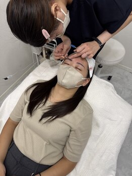 ルミナス(Luminous)/眉毛施術風景