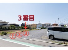 ルカルム(Le.Calme)/道路より3番目が専用駐車場