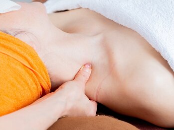 カルナ(CARNA)の写真/PC作業で凝り固まった首・肩をしっかりほぐす！自分好みの圧でリフレッシュできるサロンです♪