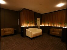 癒しと笑/広々待ち合いスペース