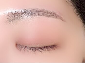 ウィッシュ(Wish)の写真/《美眉styling》で眉毛を整えてお顔の印象UP！ブロウリフトで毛並みもスッキリ◎ナチュラル美眉で大変身♪