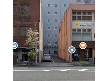 ルーカ(luca.)の雰囲気（駐車場入り口）