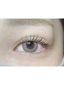 ナチュラル上品な目元にしたい