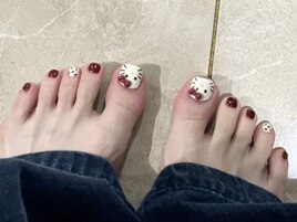 大人可愛いクリスマスネイル