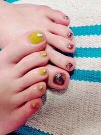 アシンメトリーなフットネイル☆