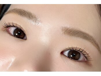 ルリアン 稲荷口/ぷっくり束感で目元に透明感