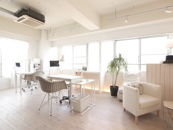 アーバニティ ネイルズ(Urbanity Nails)の写真/〈ガサガサかかとから卒業♪〉これからの季節にオススメ◎角質ケアで足裏まで手を抜かない大人女子へ！