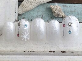 ホワイト×雪の結晶ネイル