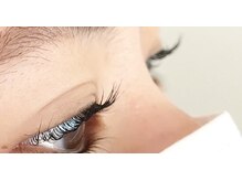 ヘアーアンドビューティー ルーツ(#roots)/パリジェンヌ風ラッシュ