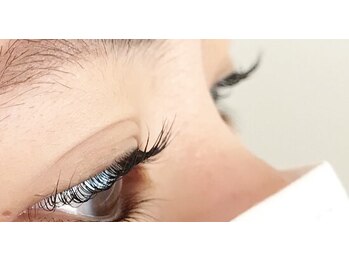 ヘアーアンドビューティー ルーツ(#roots)/パリジェンヌ風ラッシュ