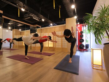 リブリスタ(Rebresta)/グループヨガ