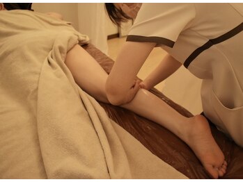 ルシエル ハカタ(Luciel HAKATA)/強圧リンパマッサージ施術風景