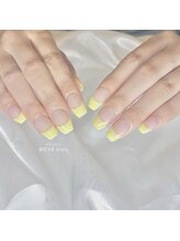 リッシュ トロワ(RICHE trois)/イエローカラーフレンチネイル