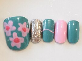 レトロポップなお花ネイル