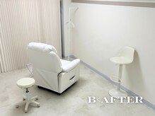 B<AFTER SALON 2nd LEDマツエク専門店【LEDマツエク/フラットラッシュ/パリジェンヌ】/白を基調とした透明感のある空間