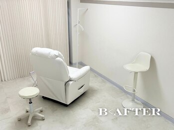 B<AFTER SALON 2nd LEDマツエク専門店【LEDマツエク/フラットラッシュ/パリジェンヌ】/白を基調とした透明感のある空間