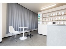 アンドエフ(&F)の雰囲気（OPENしたばかりの清潔な店内で、一人一人丁寧にカウンセリング◎）