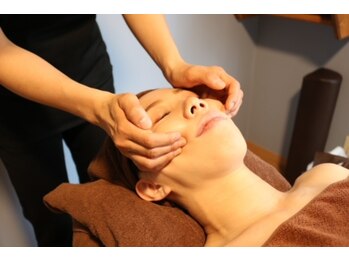 ジウ(Jiu)/固まった顔筋解し