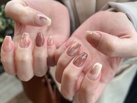 ブラウン塗りかけネイル