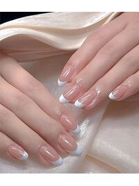 オフィス向けの優しいネイル