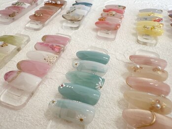 ソウル ネイルアートギャラリー(Sol Nail Art Gallery)の写真/シンプル系/シーズン系ネイルの２種類の定額デザインをご用意◎毎月通うのが楽しみになるネイルサロン♪