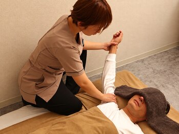 エンプラス(en+)の写真/経験豊富なオーナーが叶えるオーダーメイド施術で、首・肩こりスッキリ◎