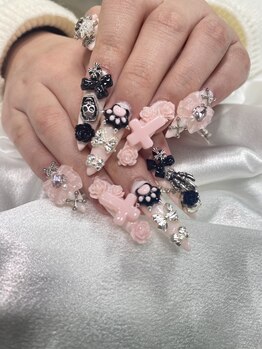 ゴテゴテ盛りネイル