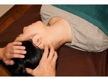 にこりら ニコリラックス(nico relax)の雰囲気(心地良い力加減で頭をほぐします。肩こり、首こりの緩和にも◎)