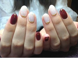 ホワイト＆ボルドーネイル