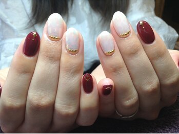 ラウト デコレーションアンドネイルサロン(Lauto Decoration&Nail Salon)/ホワイト&ボルドーネイル