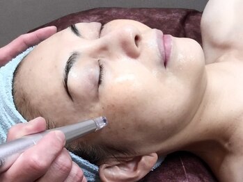 フィオリトゥーラ ガーデン 茨木店の写真/年齢肌に◎エステダーマで土台から整える予防ケア