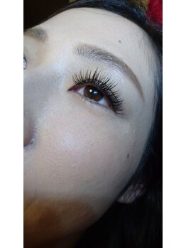 ヴィーナスコート(VENUSCOAT)/真ん中長めで瞳の大きさを強調！