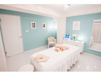 美人バスト 川崎店の写真/【完全個室のプライベート空間】バストアップ×痩身を同時に叶える｜ブライダル前の方や大人女性の来店高★