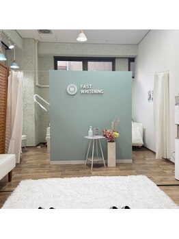 ファストホワイトニング くずは店(FAST WHITENING)の写真/当店は2名様まで同時施術が可能です！ご家族やお友達と一緒にホワイトニングができます♪