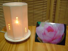 まるマッサージルームの雰囲気(心身ともにリラックスできる、癒し空間。)