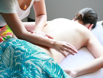 ハワイアンヒーリング アンド リラクゼーション ネイルサロン マハナ(Mahana)/ロミロミ施術風景