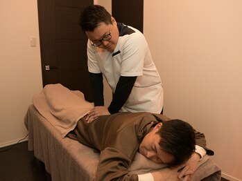 極楽整体の写真/どこへ行っても改善しなかった腰痛を骨格・神経からアプローチし、根本改善【極楽マッサージ60分¥3,850～】