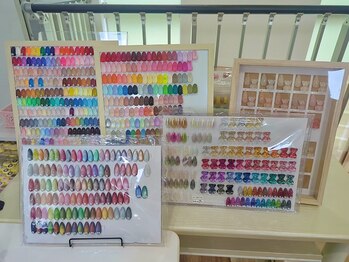 ネイルステーション ブルー(Nail Station BLUE)の写真/カラー豊富で理想の指先に！マグネットネイルも◎ お子様同伴OKでゆったり施術◎