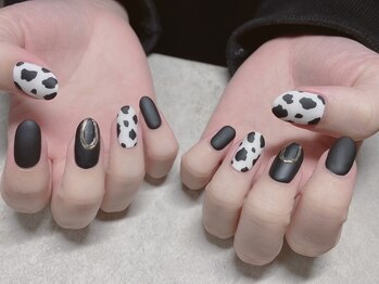 ラドール(La Dhole)/牛柄ネイル