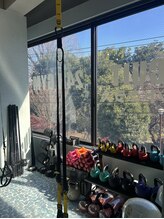 ノックアウト トレーニング キャンプ 吉祥寺(KNOCKOUT TRAINING CAMP)/大きい窓