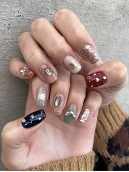 シア(sia)の写真/アート・パーツつけ放題で自分だけのネイルが楽しめる！持ち込みデザインＯＫ！豊富なパーツを揃えてます♪