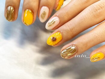 ネイルサロン イントゥ(into_)/定額アート ひまわり　ミラー