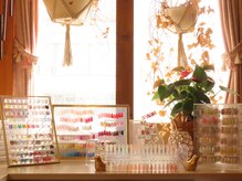 ルゥルゥリマ(LULU LIMA)の雰囲気（ジェルやマグネット、オーロラ、パーツなど多数取り揃えてます）