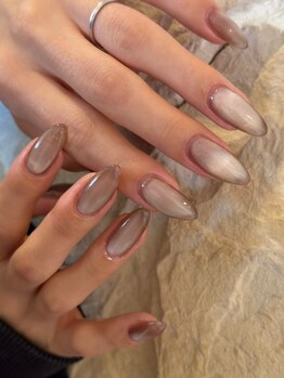 トータルビューティシイカの写真/【シンプルネイル(オフケア込み/1色塗り/ラメグラ)¥4500】初めてネイルされる方や、オフィスシーンでもOK♪